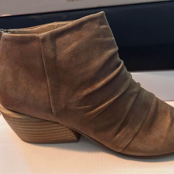 New in the box! Miz Mooz bronze leather wedge sandals - Picture 4 of 7